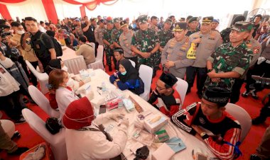 Kapolri-dan-Panglima-TNI-Beri-Apresiasi-Bakti-Kesehatan-dan-Bakti-Sosial-Alumni-AKABRI-91-Terpusat-di-Malang