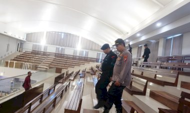 Amankan-Natal,-Polisi-Sterilisasi-Gereja-di-Sidoarjo