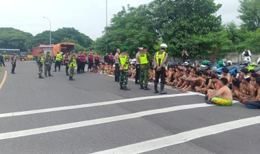 Personel-Gabungan-Tertibkan-Balap-Liar-di-Lingkar-Mas-Waru