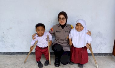 Peduli-Kaum-Difabel,-Polwan-Polres-Ponorogo-Berikan-Perhatian-Khusus-Pelajar-Penyandang-Disabilitas