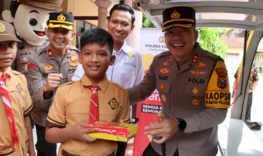 Polres-Tulungagung-Luncurkan-Mobil-Senyum-Berbagi-Makanan-Bergizi-Gratis-untuk-Anak---anak