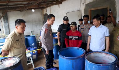 Polres-Situbondo-Berhasil-Ungkap-Produsen-Pupuk-Cair-Illegal