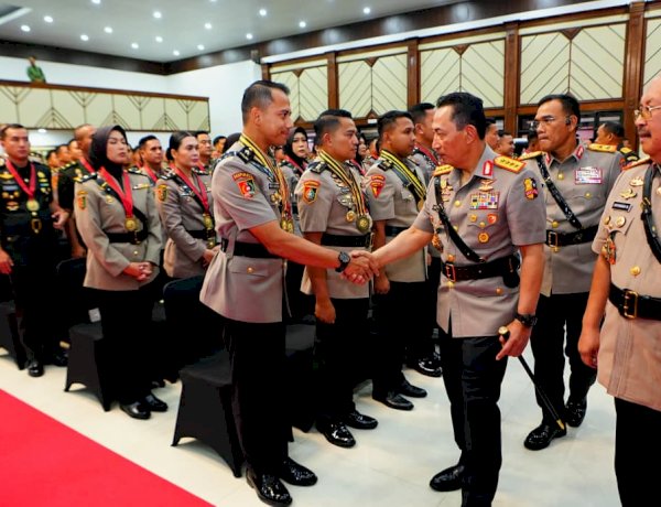 Kapolri Pimpin Penutupan Pendidikan Sespim Polri Tahun Ajaran 2025 di Lemdiklat Polri