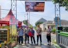 Polisi-Pasang-Spanduk-Himbauan-di-Perlintasan-Kereta-Api-Tidak-Berpalang