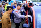 Kapolri-Sapa-Pemudik-di-Tol-Kalikangkung,-Sampaikan-Pesan-Utamakan-Keselamatan