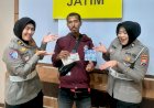 Operasi-Zebra-Semeru-Ditlantas-Polda-Jatim-Beri-Reward-Bagi-Pengendara-Tertib