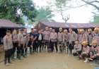 Kabaharkam-Polri-Tinjau-Posko-Bencana-di-Aceh-Tamiang,-Pastikan-Kelancaran-Distribusi-Bantuan-Logistik