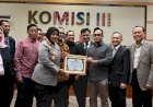 Komisi-III-DPR-RI-Beri-Penghargaan-ke-Kapolres-Metro-Bekasi-atas-keberhasilan-mengawal-konflik-antara-Warga-dengan-Pengembang-secara-damai.