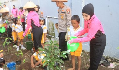 Gerakan-Indonesia-ASRI-Polres-Probolinggo-Gelar-Aksi-Penghijauan-Pulihkan-Lahan-Kritis
