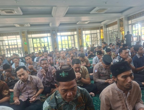 Polisi dan Masyarakat Doakan Kesembuhan Santri Ponpes Manbaul Hikam