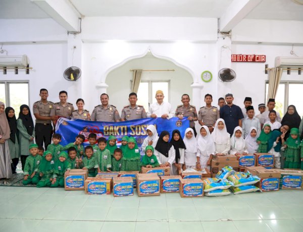 Hari Jadi ke-75 Humas Polri, Divhumas Polri Gelar Bakti Sosial untuk Lansia dan Anak Yatim