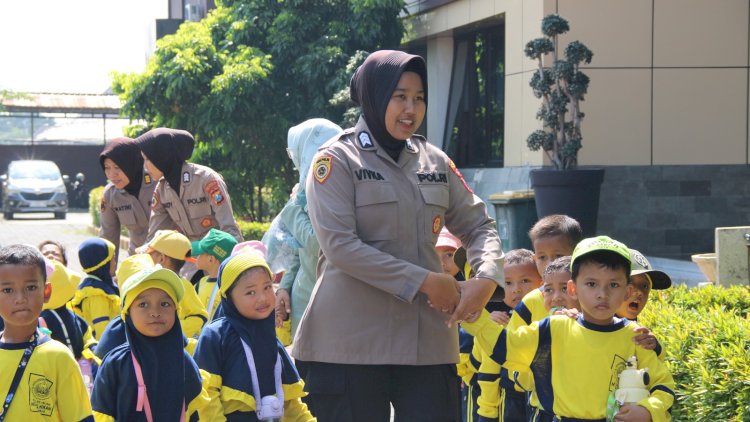 Satlantas-Polresta-Sidoarjo-Kenalkan-Profesi-Polri-Sejak-Dini