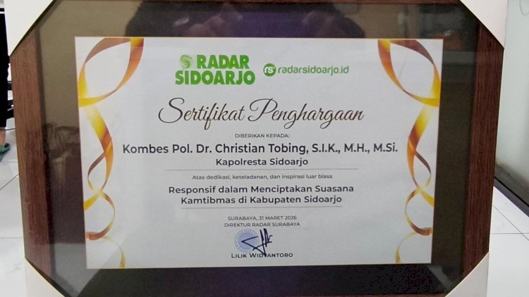 Kapolresta-Sidoarjo-Raih-Penghargaan-dari-Radar-Sidoarjo-atas-Dedikasi-Jaga-Kamtibmas