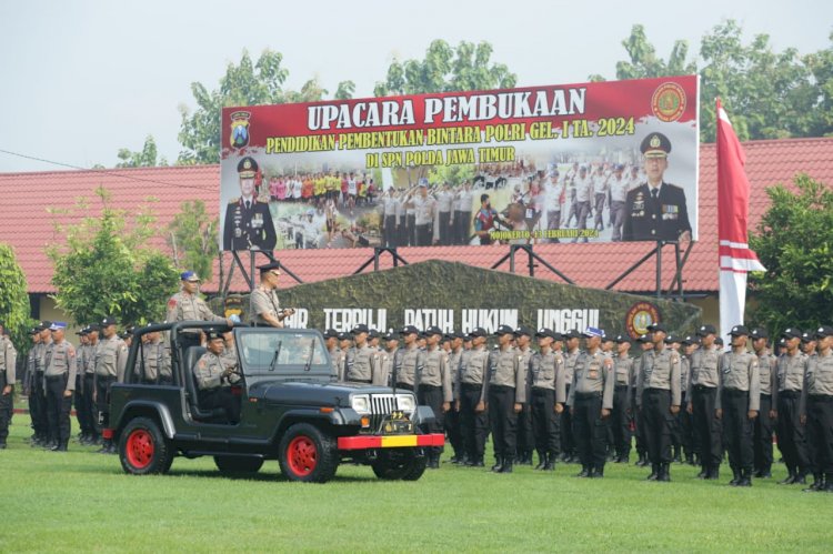 Kapolda Jatim Berikan Pembekalan Diktuk Bintara Polri Gelombag I TA 2024 di SPN Mojokerto