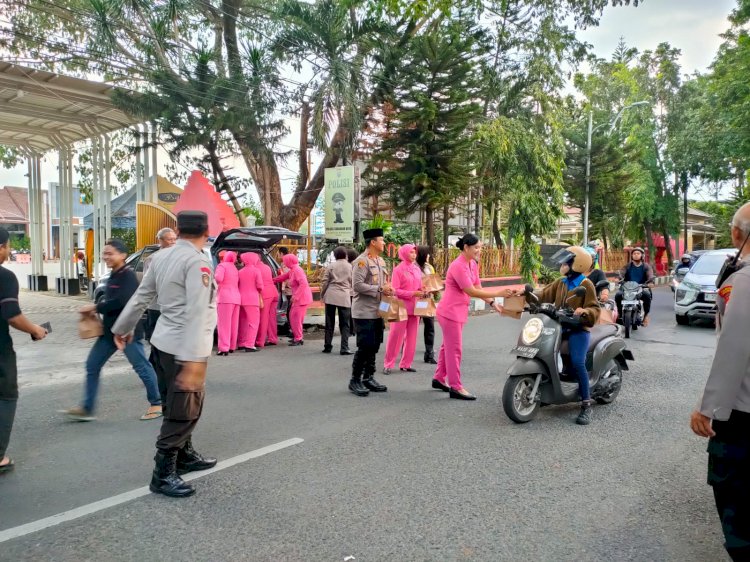 Polsek Sidoarjo Kota bersama Bhayangkari Berbagi di Bulan Suci