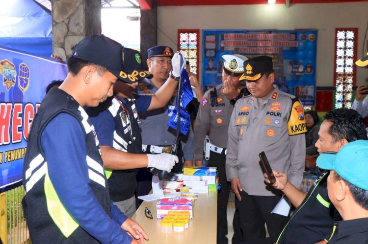 Jelang Arus Balik, Polres Ngawi Gelar Tes Urine dan Kesehatan bagi Sopir Angkutan Umum