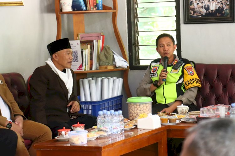 Cooling System Hadapi Pilkada 2024, Kapolres Bojonegoro Kunjungi Ponpes Al - Rosyid