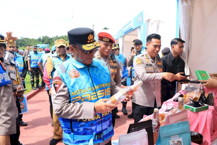 Wakapolri Tinjau UMKM, Bakes, dan Pembagian Perlengkapan Sekolah Usai Apel Mitra Kamtibmas di Papua