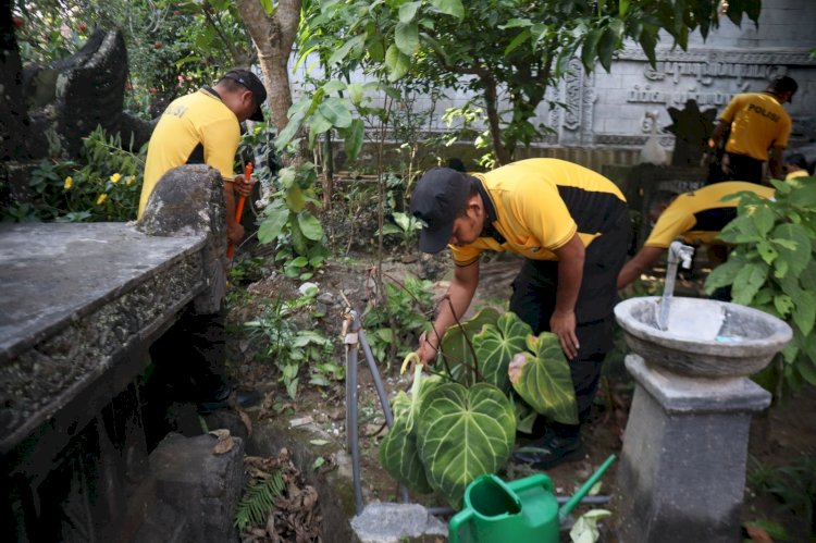 Polres Malang Gelar Bakti Religi Bersihkan Tempat Ibadah Sambut Hari Bhayangkara ke-80